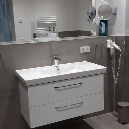 アパート Gardensuite ビンツ